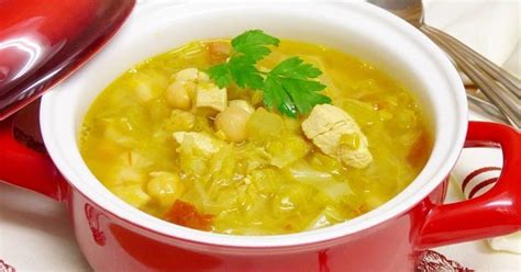 Sopa de pollo y garbanzos