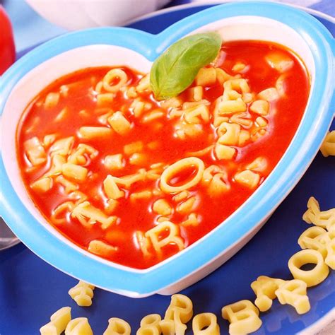 Sopa sencilla de pasta con tomate