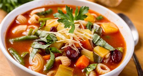 Sopa Minestrone con pasta caracol