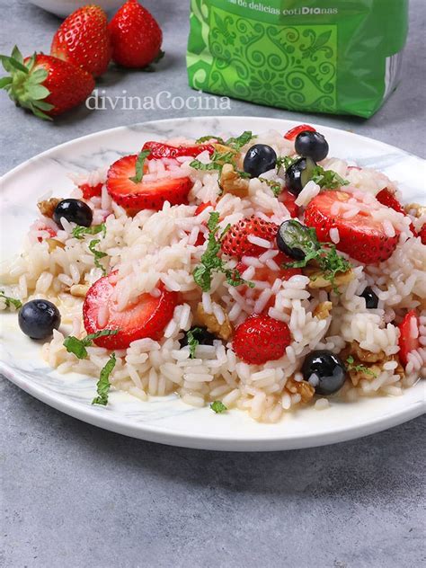 Ensalada de langostinos, frutos secos y frutas