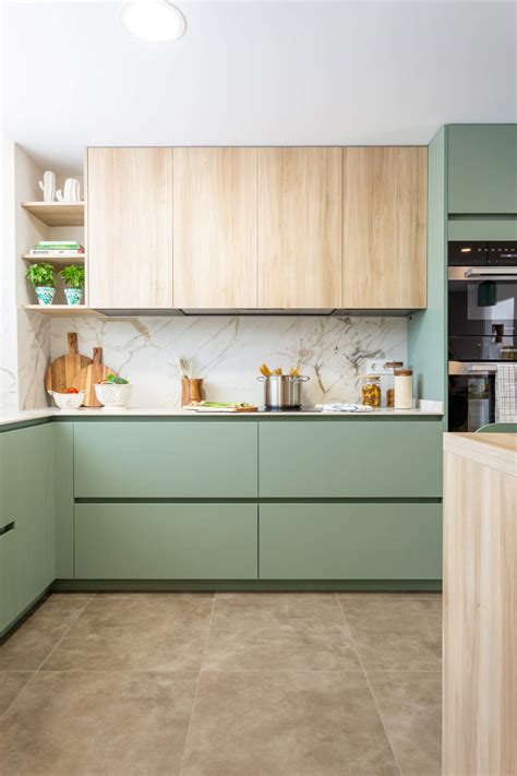Cocina decorada con muebles en verde pastel