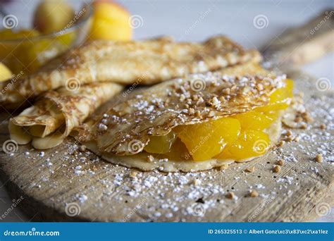 Dulces variados y crepes