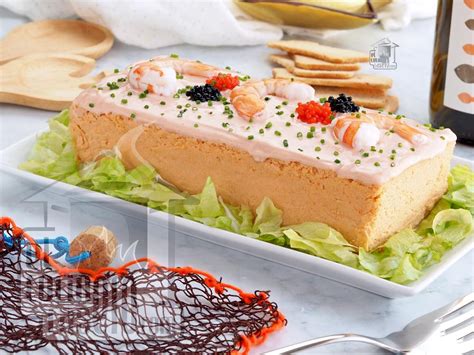 Pastel de pescado keto horneado y listo para servir