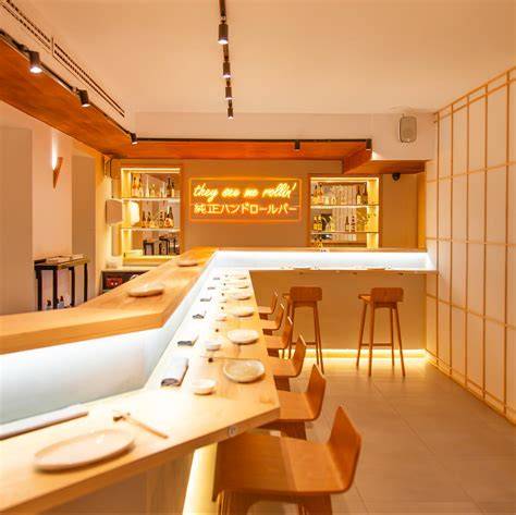 Interior de Kaito Hand Roll Bar con barra en forma de U