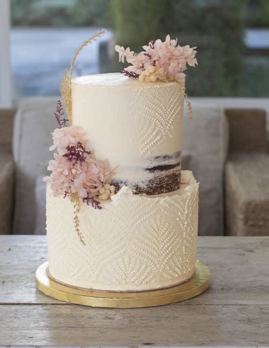 Ejemplo de una tarta de dos pisos decorada