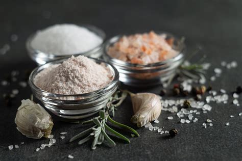 variedades de sal y especias gourmet