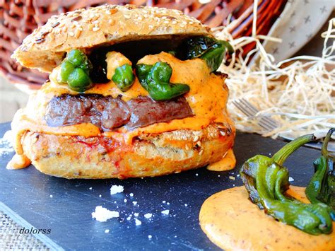 Hamburguesa de buey y tuétano con pimientos