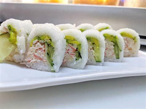 California Roll original con surimi, aguacate y pepino