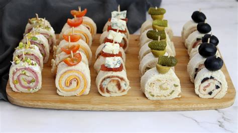 Surtido de sushi de pan de molde con diferentes rellenos