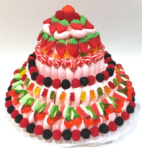 Tarta de chuches corazón de tres pisos