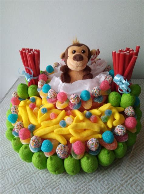 Diseño de tarta de chuches con temáticas