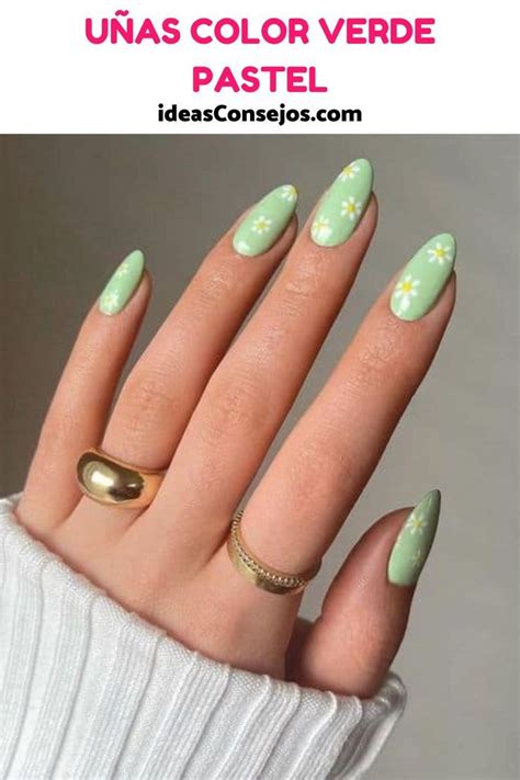 Uñas verdes pastel lisas