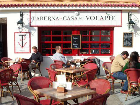 Terraza de Volapié Taberna con ambiente andaluz