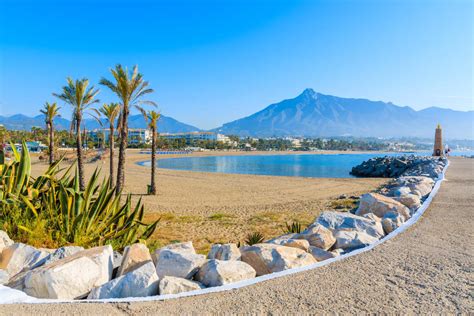 Playas de Marbella con el mar Mediterráneo