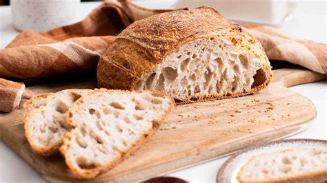 Hogazas de pan con masa madre y diferentes granos
