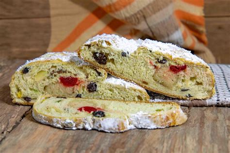 Variedades de Stollen con mazapán y frutas