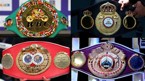 Guantes de boxeo y cinturones de campeón
