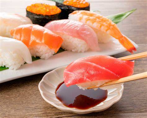 Nigiri de salmón y atún