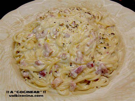Sartén de espaguetis a la carbonara con nata