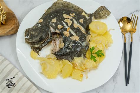Rodaballo al vapor con uvas y salsa