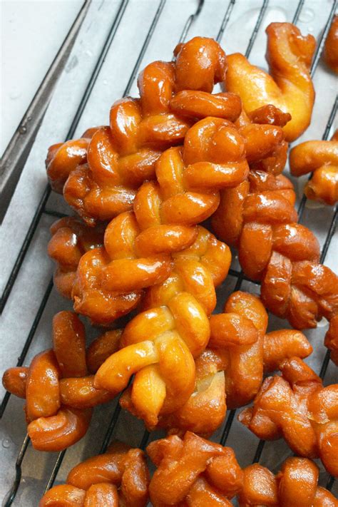 Koeksisters recién bañadas en jarabe