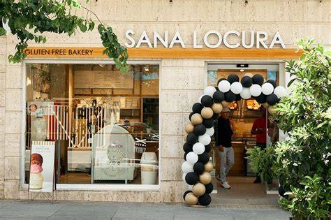 Exhibición de productos sin gluten en Sana Locura Gluten Free Bakery