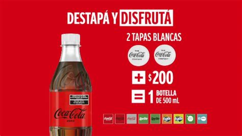 Promociones de Coca-Cola en supermercados con temática de fútbol