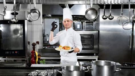 Chef Kosuke Saito en su restaurante