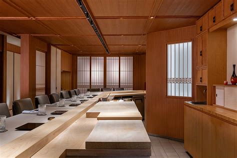Interior del Sushi Saito con el mostrador
