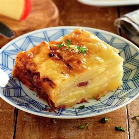 Pastel de patata con bacon y cebolla
