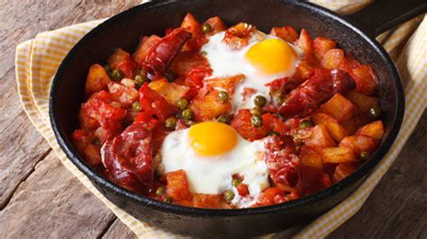 Plato de Huevos a la Flamenca con productos Gamarro