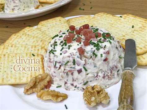 Mesa de aperitivos con crema de queso y acompañamientos