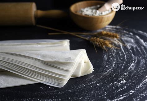 Paquete de pasta filo en la sección de refrigerados