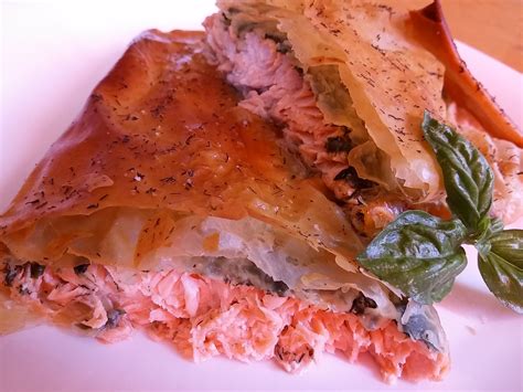 Salmón envuelto en pasta filo y horneado