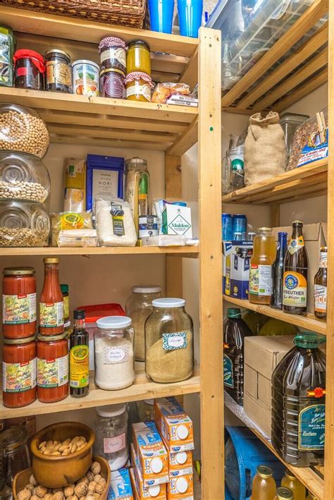 Ingredientes básicos en una despensa