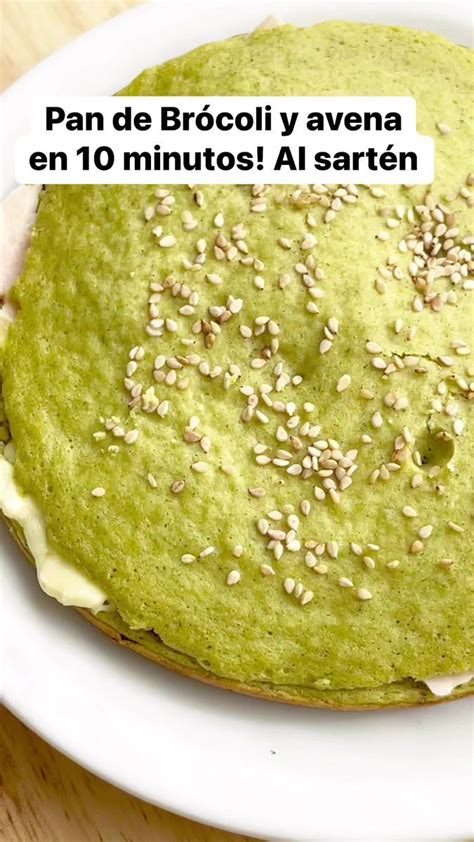 Pan de brócoli recién hecho en la sartén