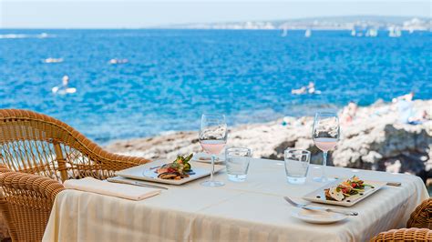 Terraza de restaurante con vistas al mar en Mallorca