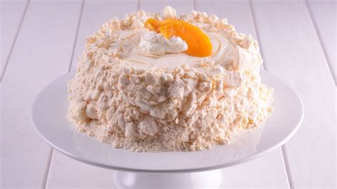 Una torta Chajá decorada