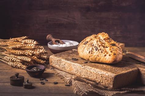 Pan de espelta recién horneado