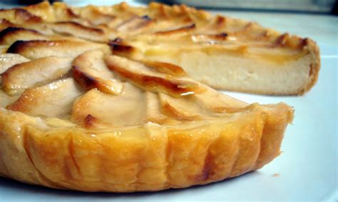 tarta de manzana con cobertura de gelatina brillante
