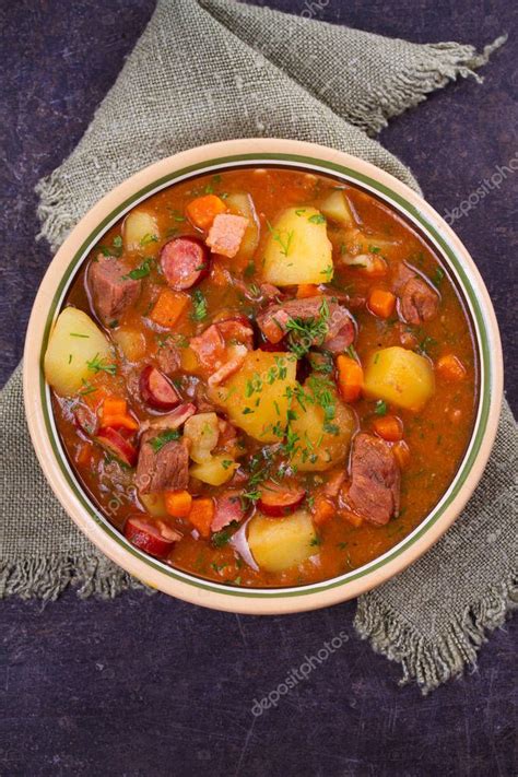 Goulash con patatas y zanahorias
