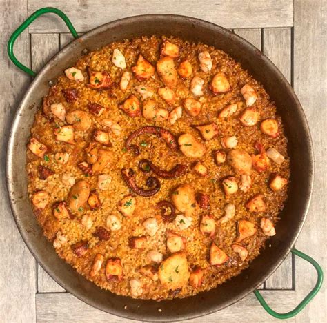 Ingredientes para paella de pulpo y camarones