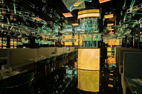 Interior moderno y acogedor de Sushi He Granollers