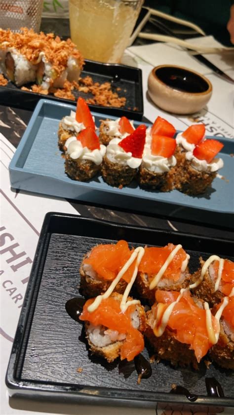 Ambiente moderno y elegante de Sushi He