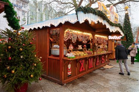 Puesto de mercado navideño con Vin Brulé