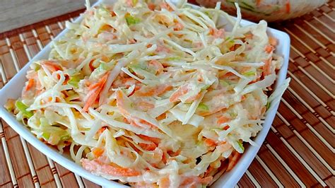 Ingredientes de la ensalada de col: repollo, queso, manzana