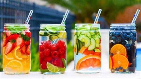 Variedad de alternativas saludables a los refrescos