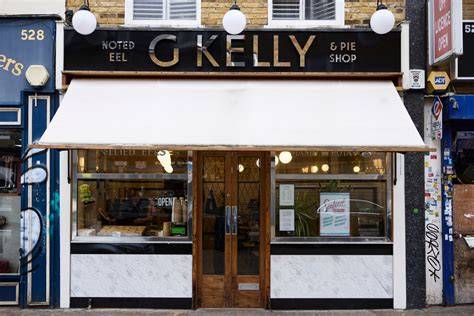 Interior de G Kelly, un histórico pie and mash shop