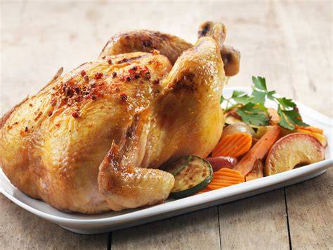 Pollo asado entero con guarnición