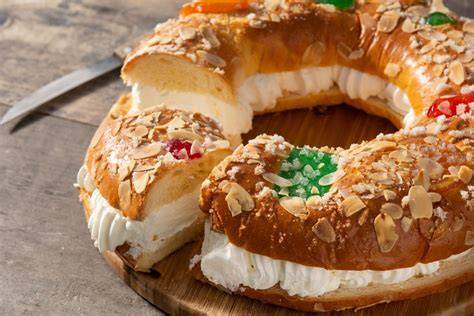 Roscón de Reyes relleno de nata